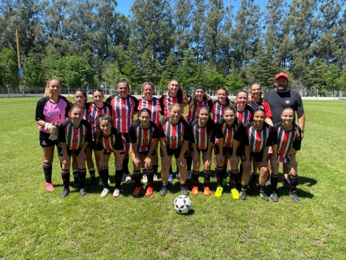 FÚTBOL FEMENINO IAC: NO SE PUDO ANTE EL NEGRO – 10/11/24