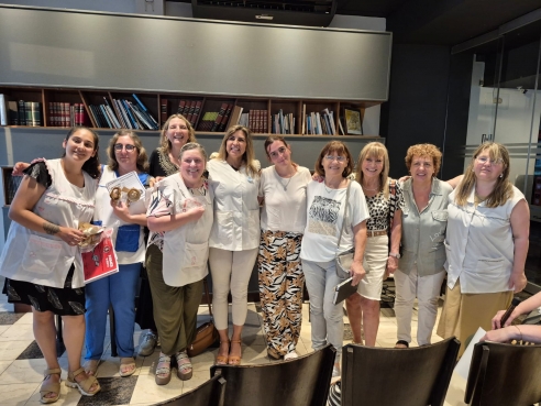 SOCIALES: LUNES DE PREMIACIÓN – 22/12/25